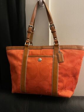 Coach F13560 Signature Gallery Tote Salmon Coral Tote bag